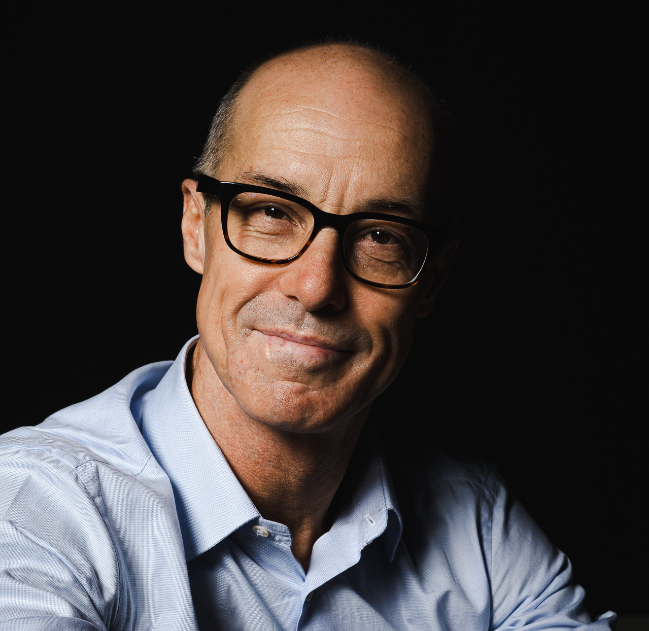 César González
